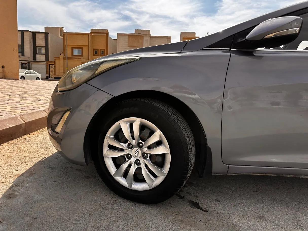 Car image 9