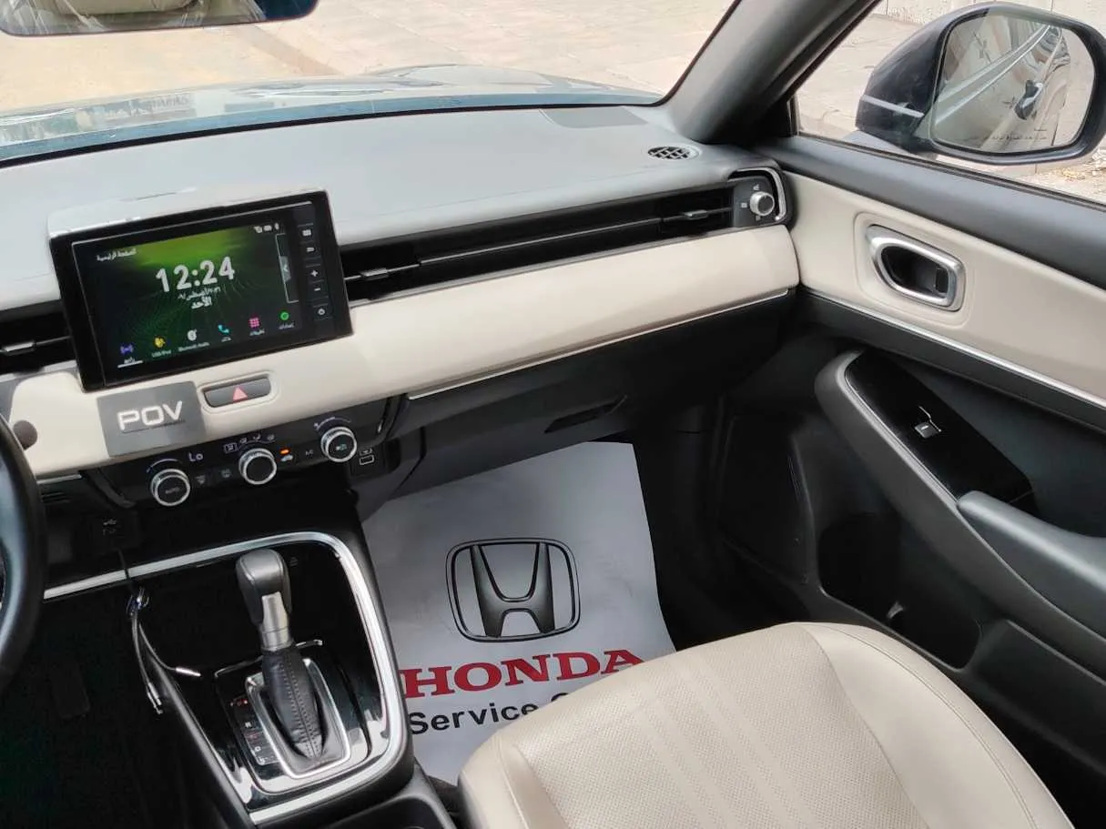 Car image 23