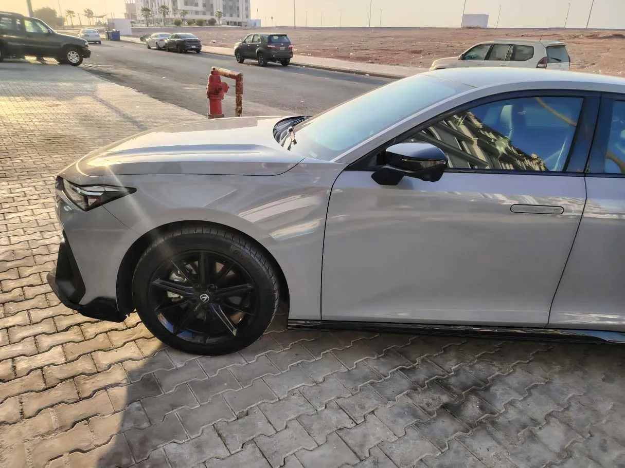 Car image 9