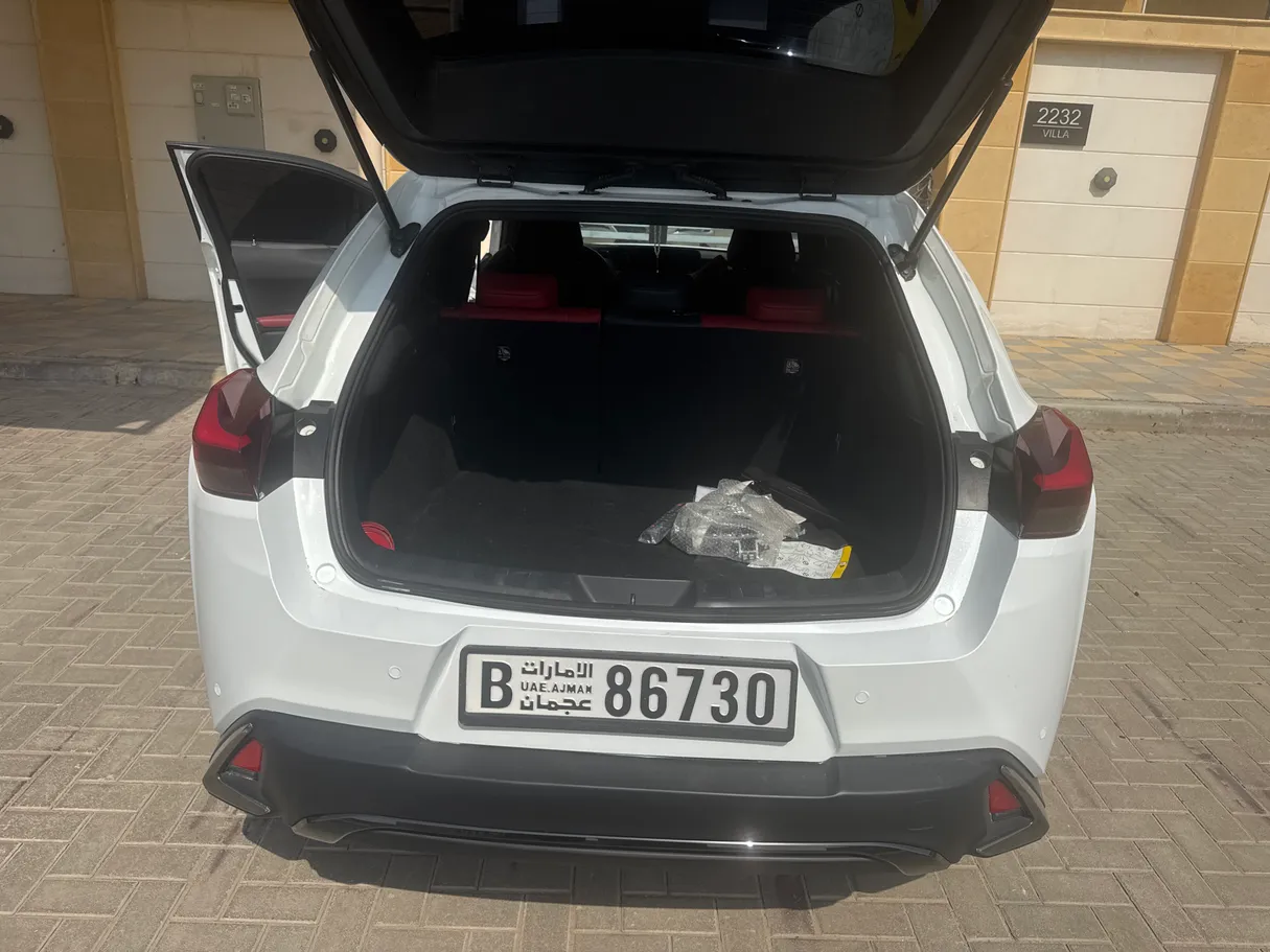 Car image 8