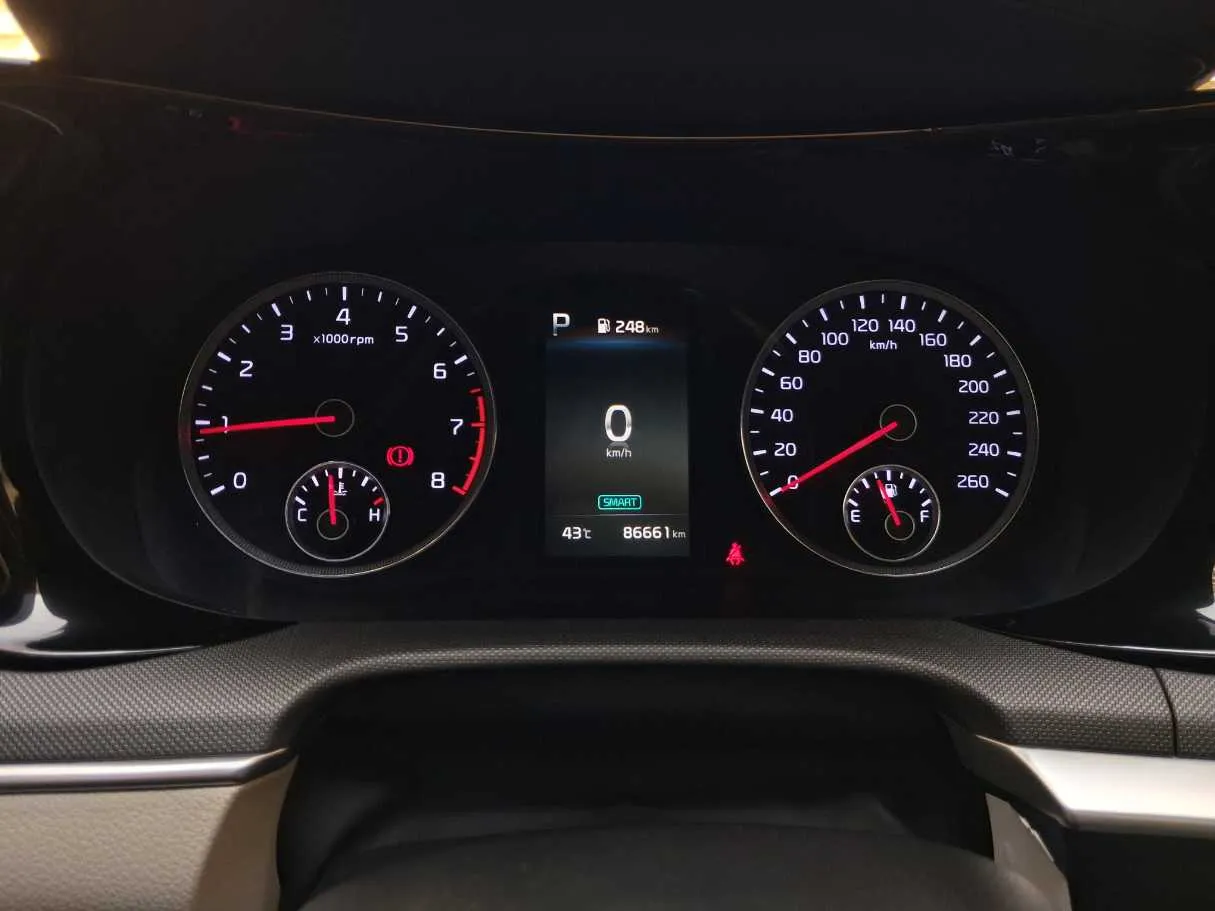 Car image 19