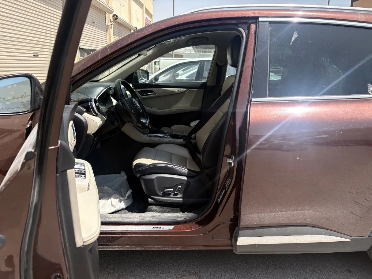 Car image 12