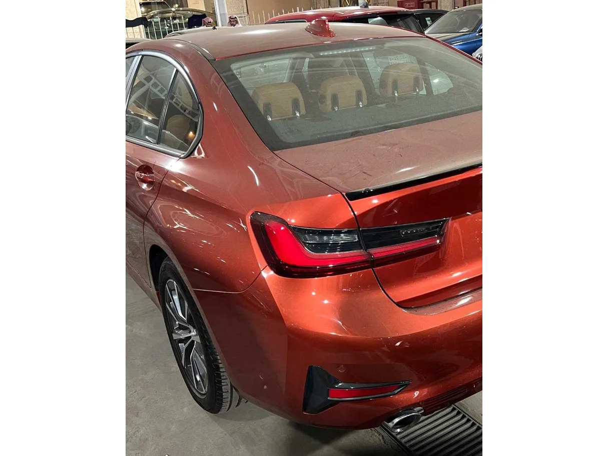 Car image 9