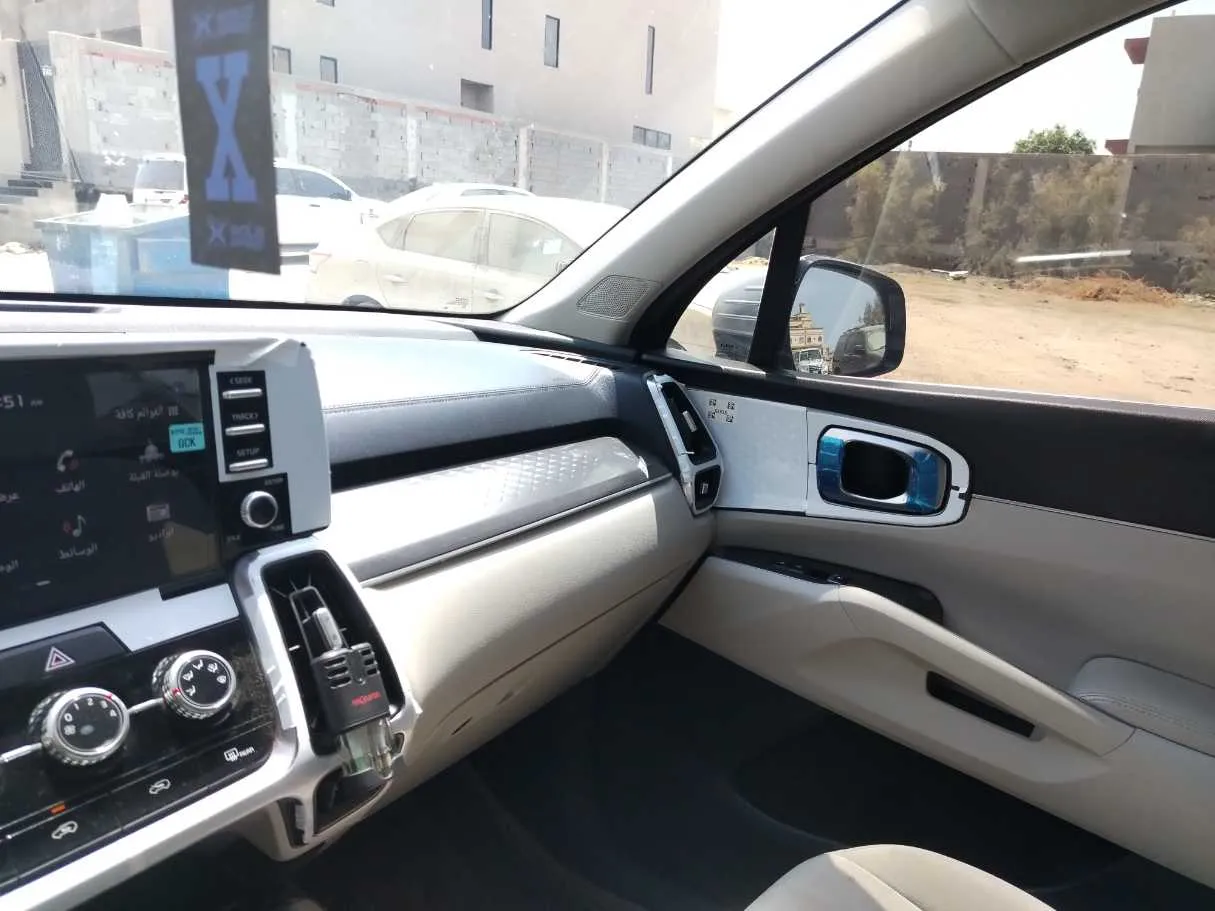 Car image 21