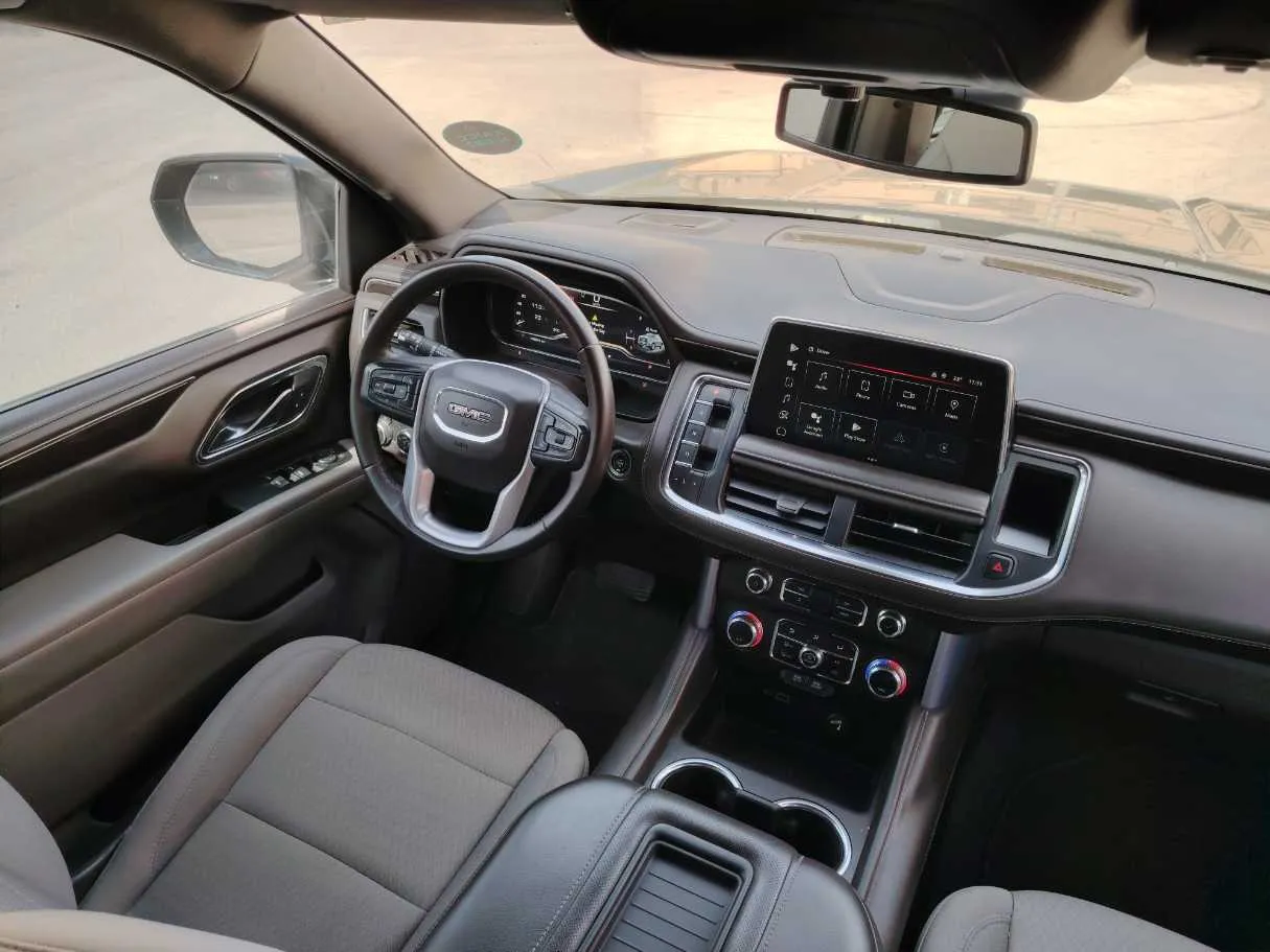 Car image 18