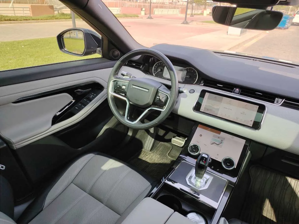 Car image 12