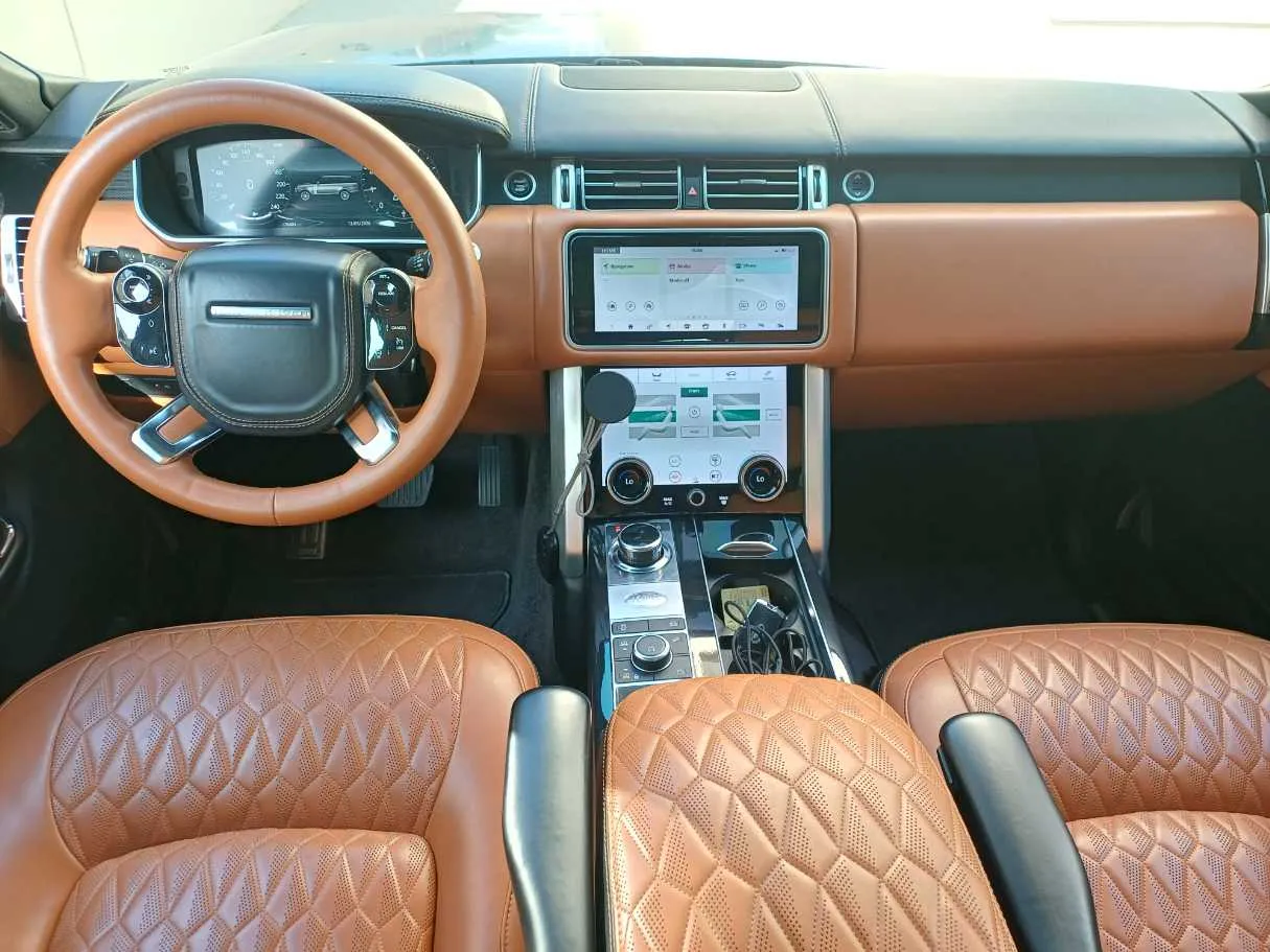 Car image 16