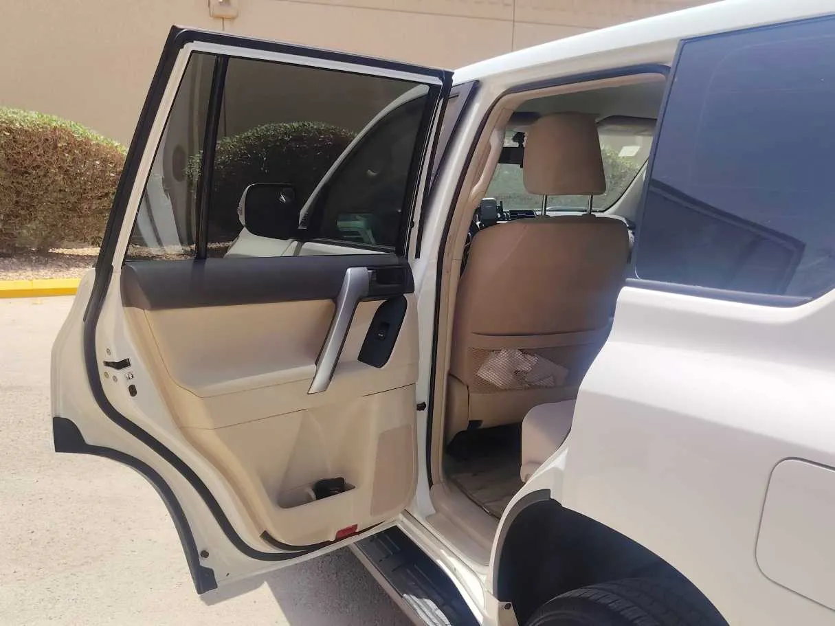 Car image 16