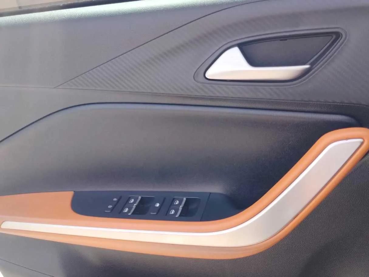 Car image 27
