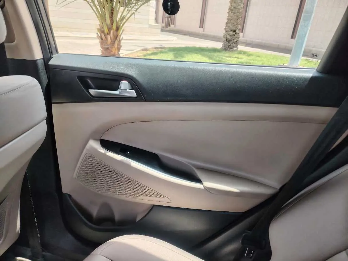 Car image 35