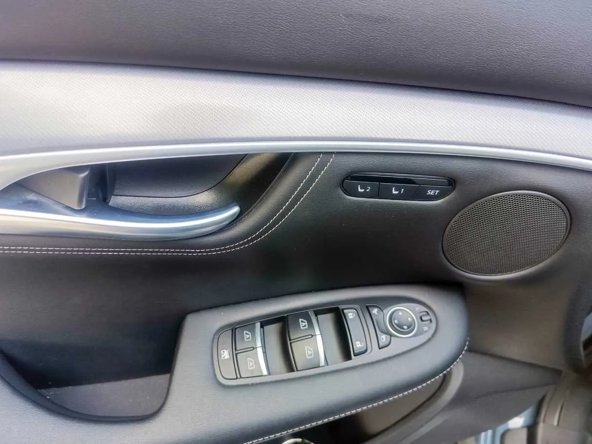 Car image 37