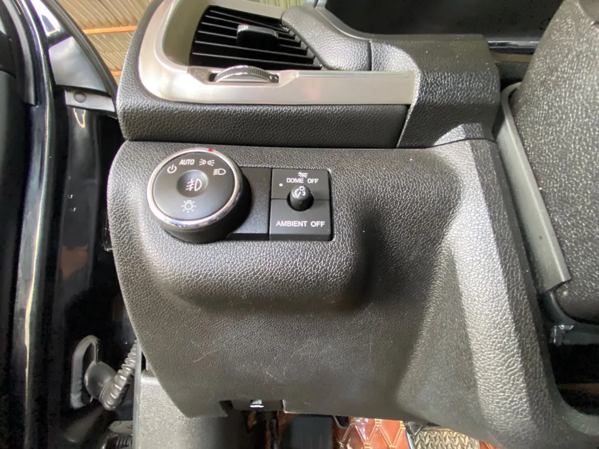 Car image 25