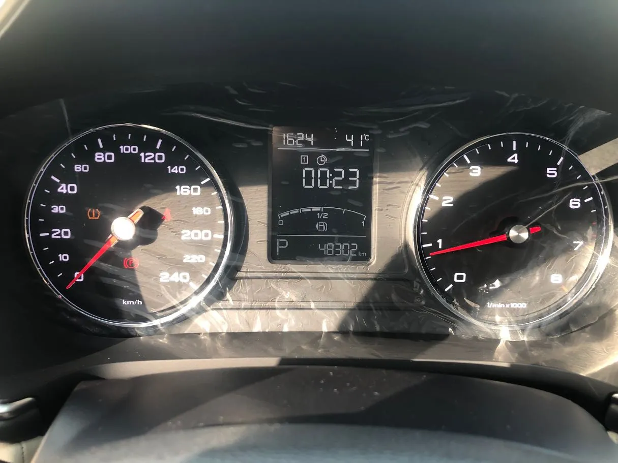 Car image 19