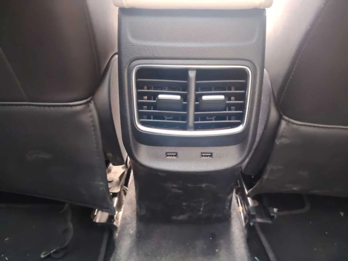 Car image 28