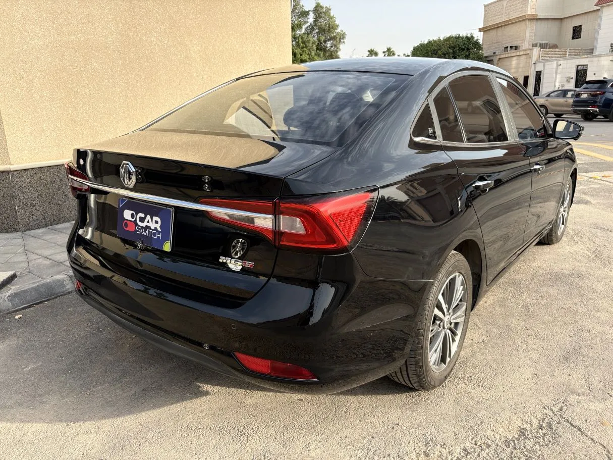 Car image 5