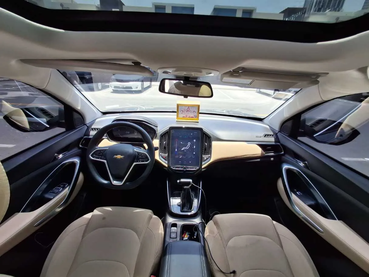 Car image 14