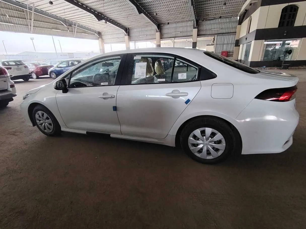 Car image 8