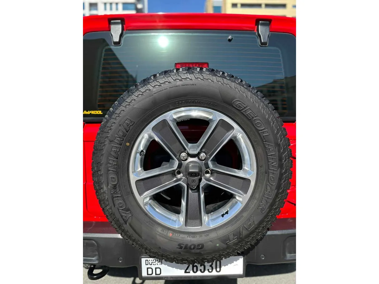Car image 10