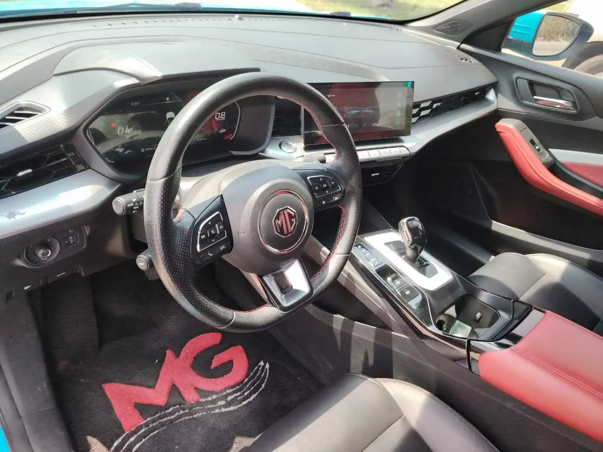 Car image 13