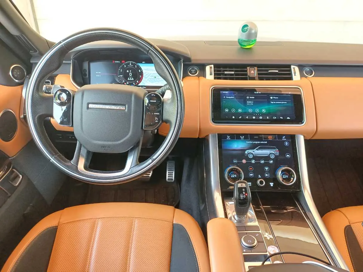 Car image 16