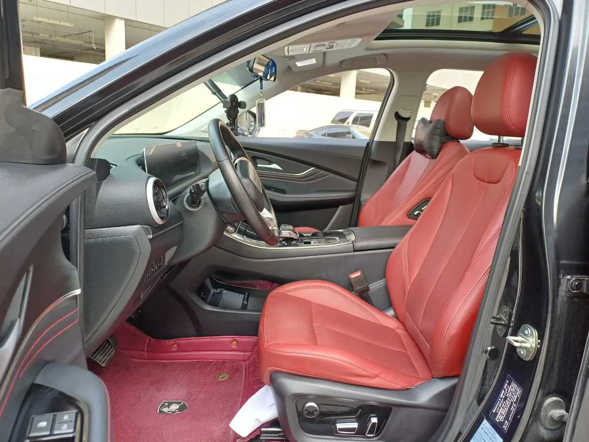Car image 12
