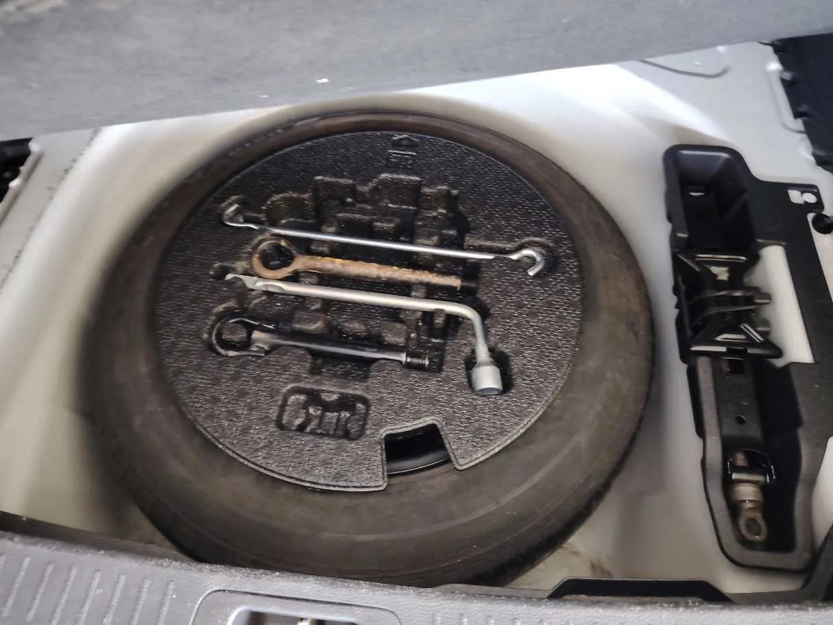 Car image 29