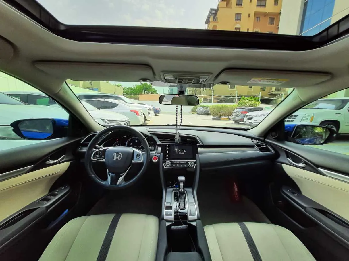 Car image 14