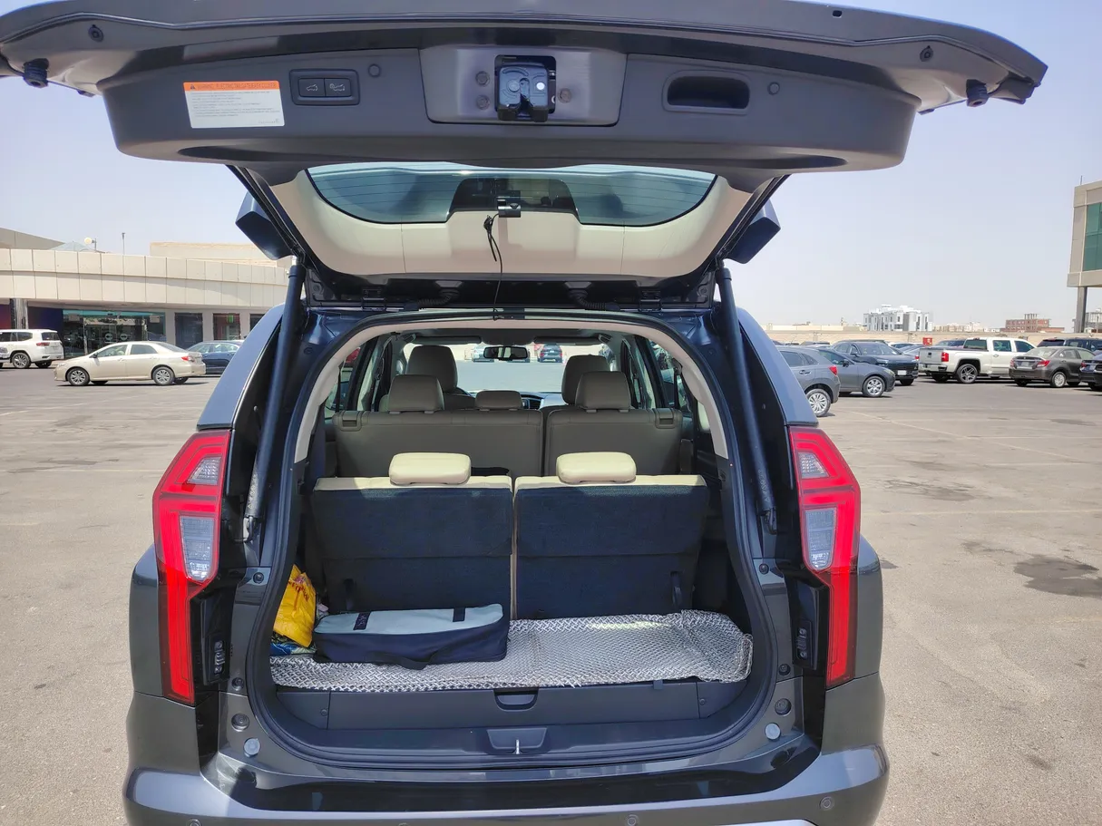 Car image 24
