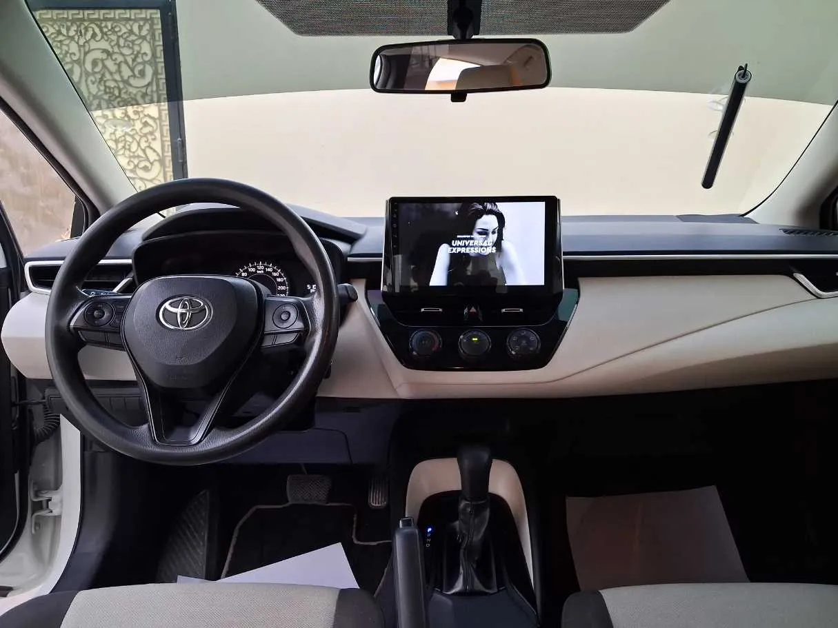 Car image 14
