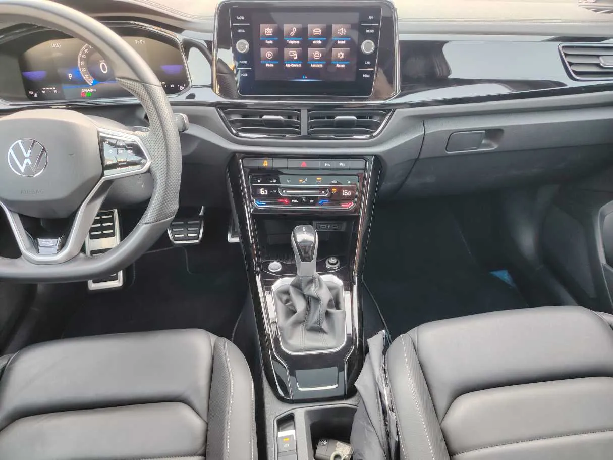 Car image 18