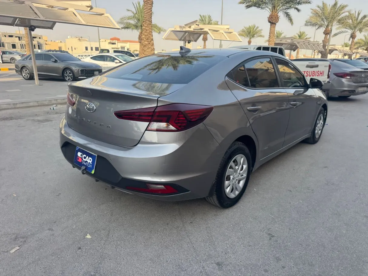 Car image 5