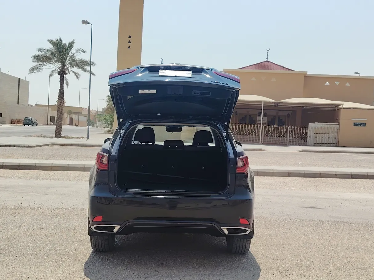 Car image 24