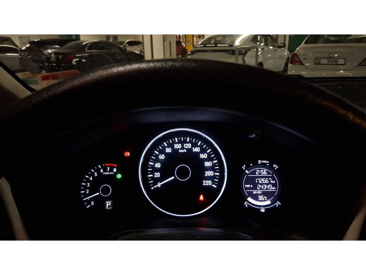 Car image 19