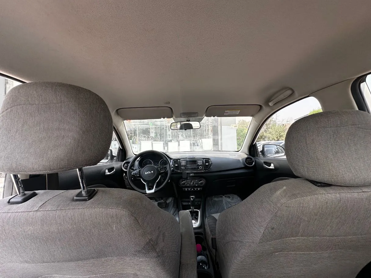 Car image 15