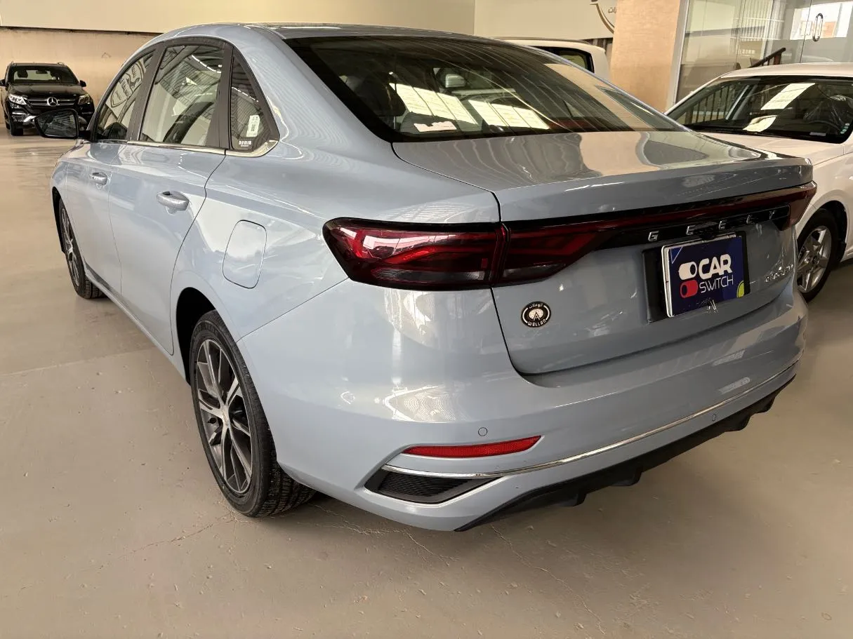 Car image 6