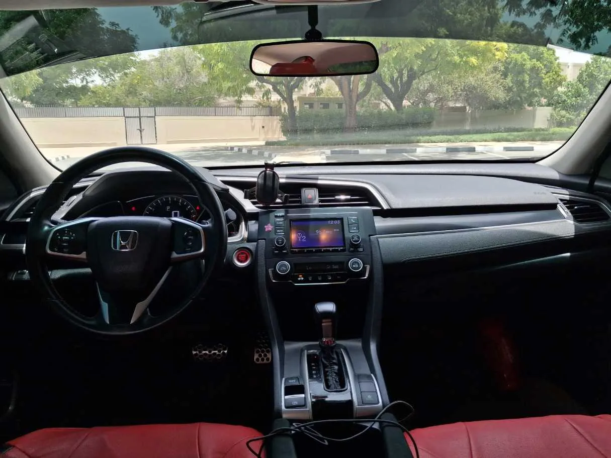 Car image 17