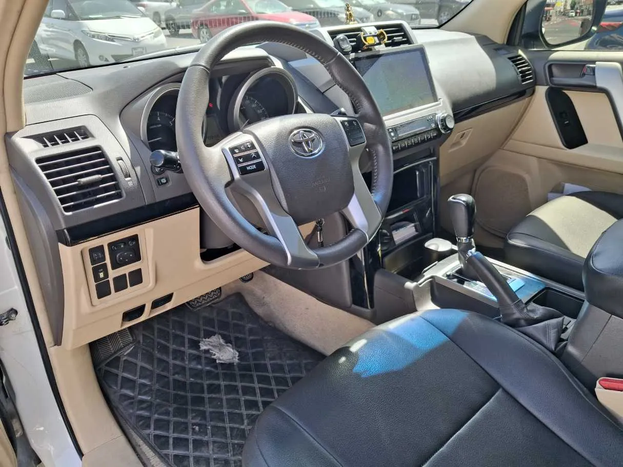 Car image 11