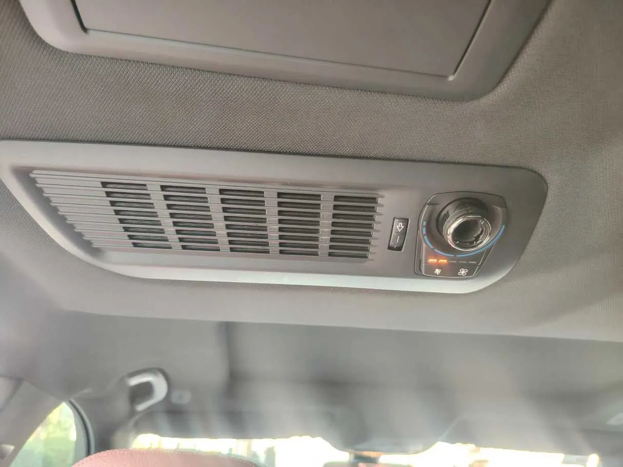 Car image 33