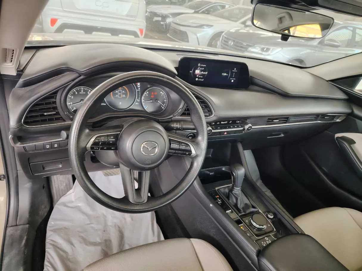 Car image 16
