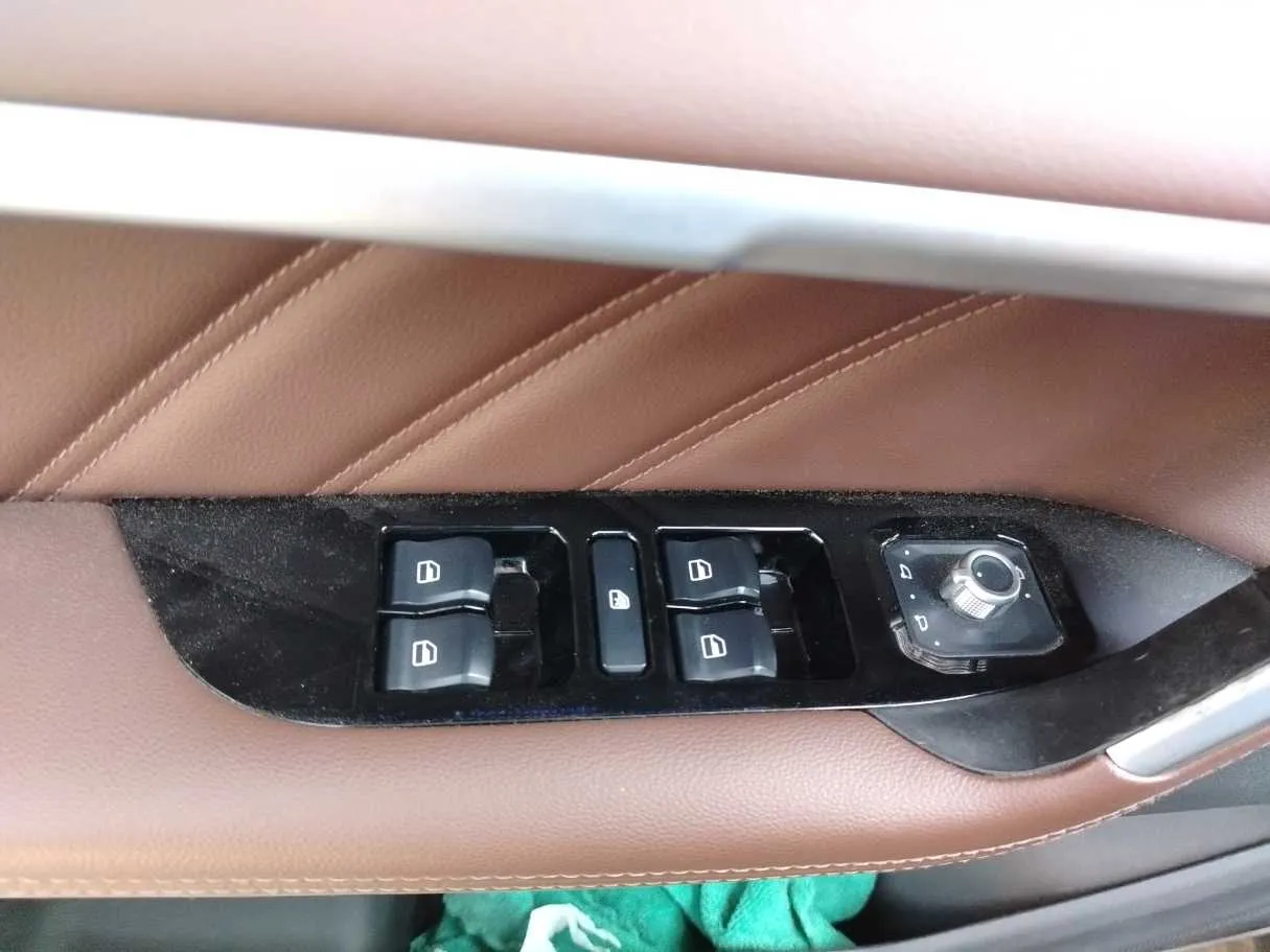 Car image 39