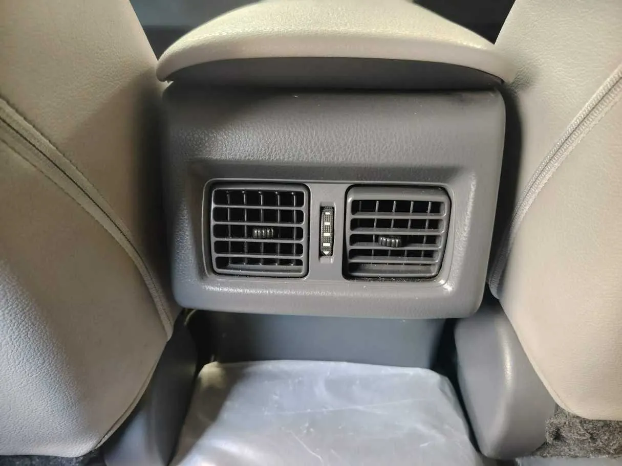 Car image 37