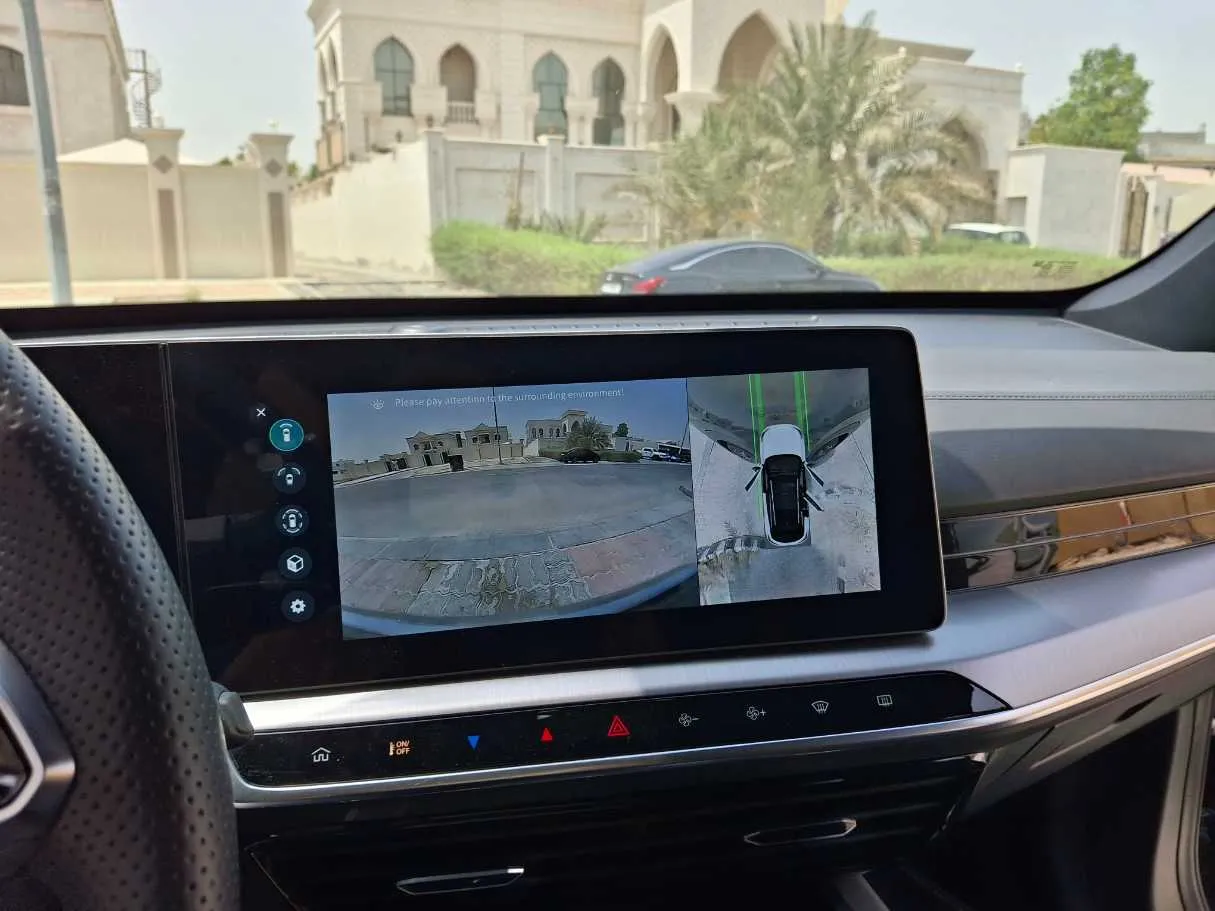 Car image 14