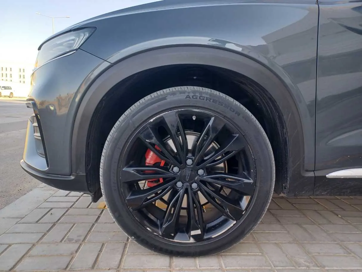 Car image 9