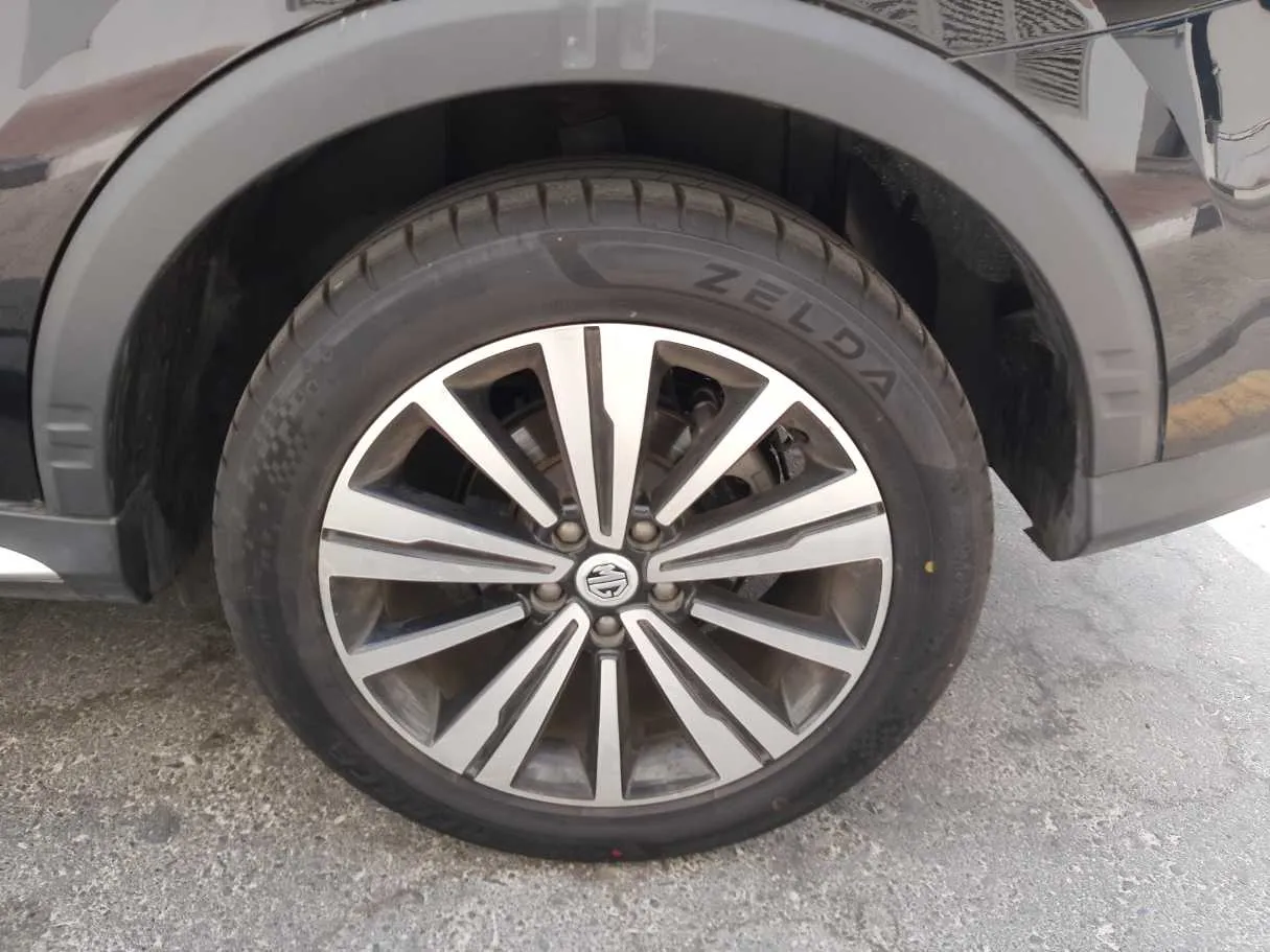 Car image 9
