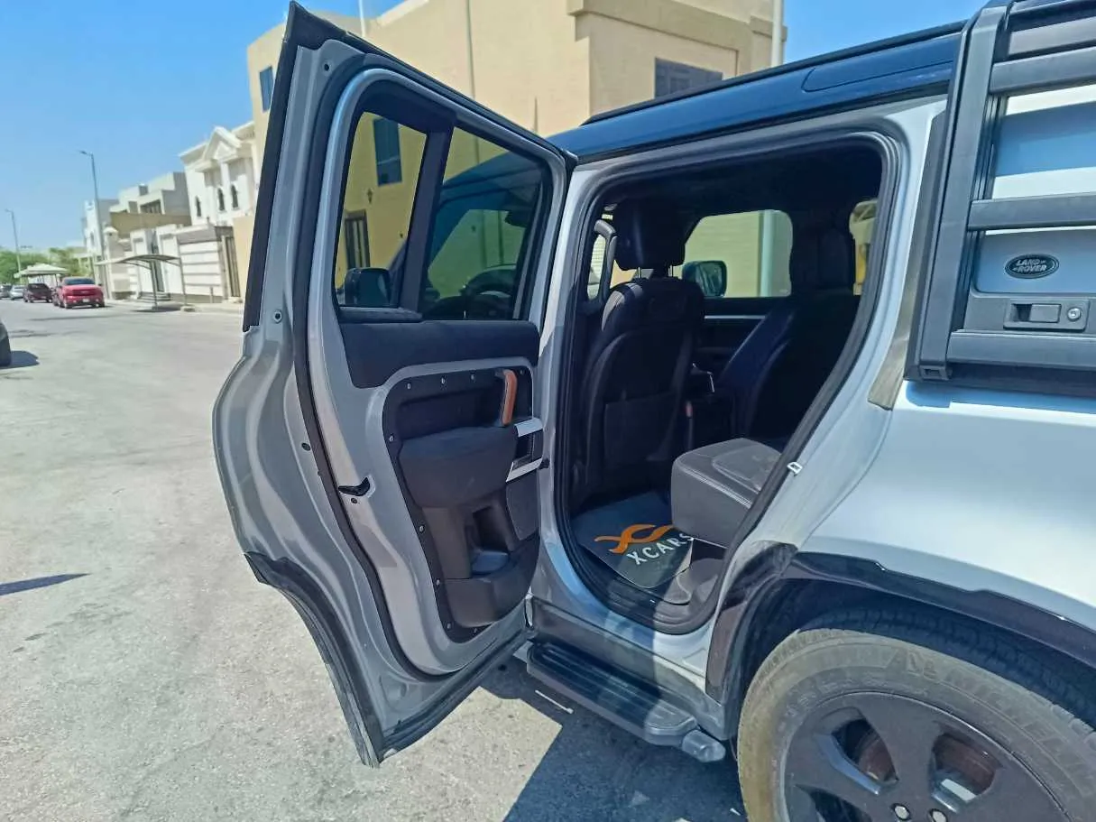 Car image 16