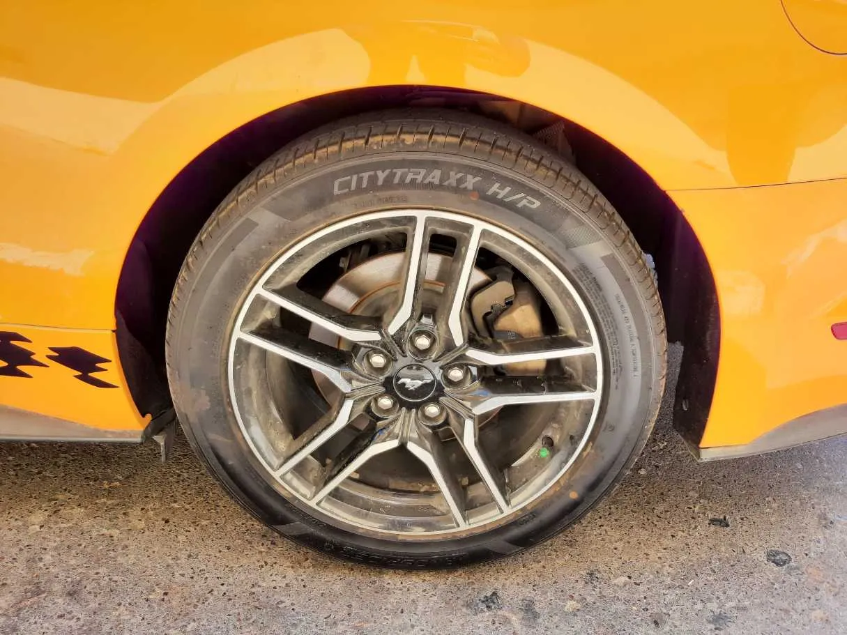 Car image 9