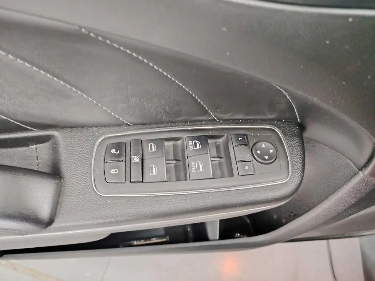 Car image 38