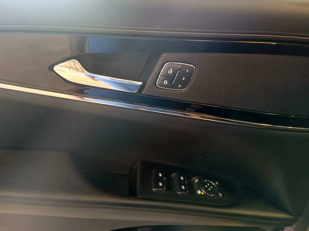 Car image 36