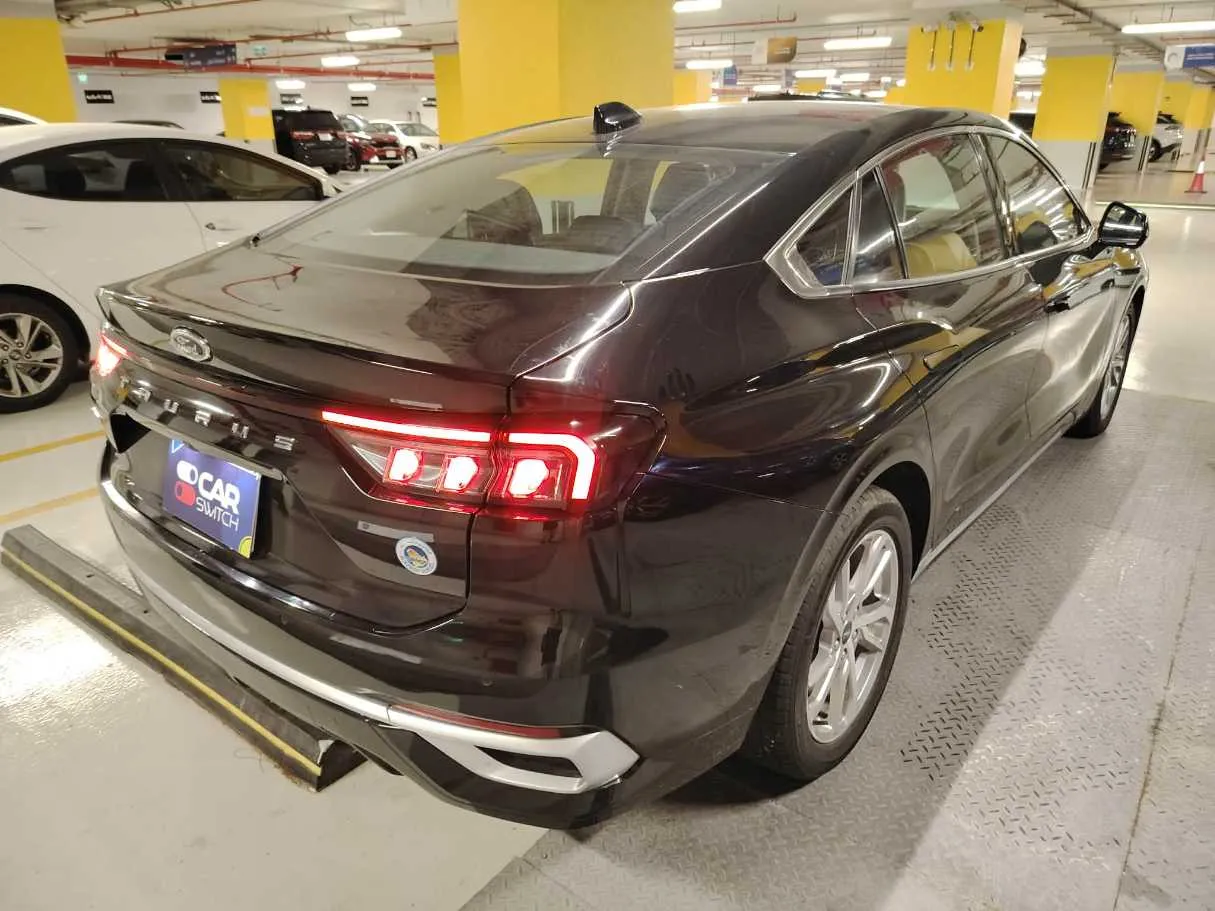 Car image 5