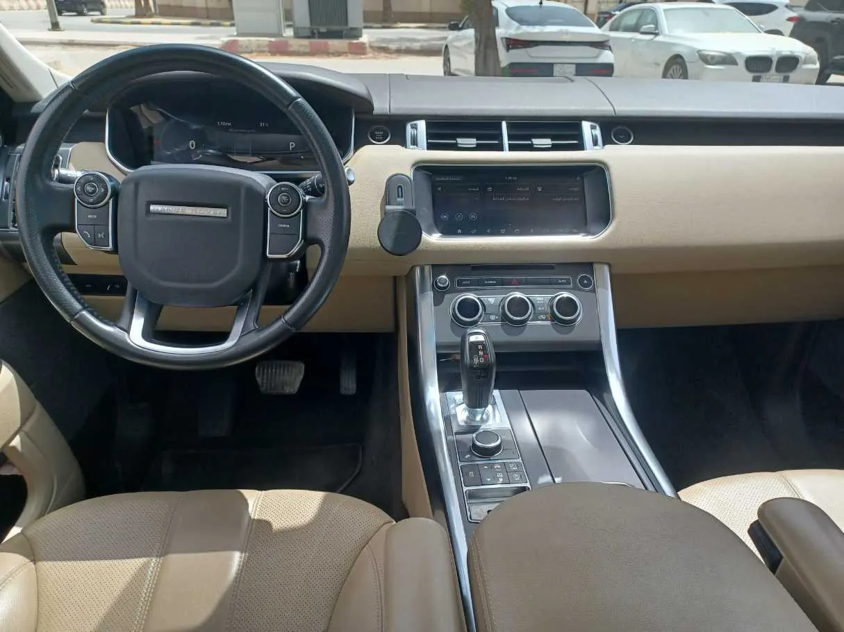 Car image 17